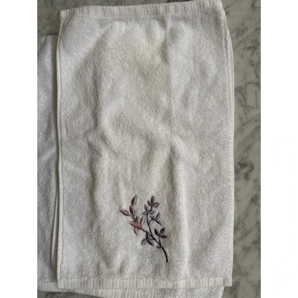 Avanti Linens White Cotton Hand Towels Set of 4 Embroidered Purple Floral Sprig